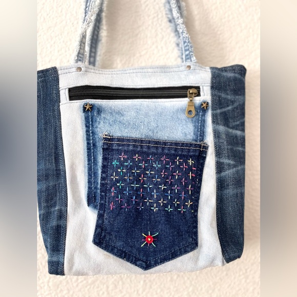 Denim Patchwork & Sachiko hand embroidery, Shoulder Bag - Upcycled Jeans - Picture 6 of 12